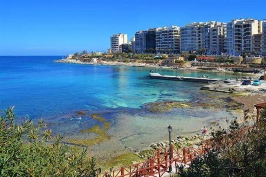Deluxe Apartment Steps To St George'S Bay Saint Julian's Dış mekan fotoğraf